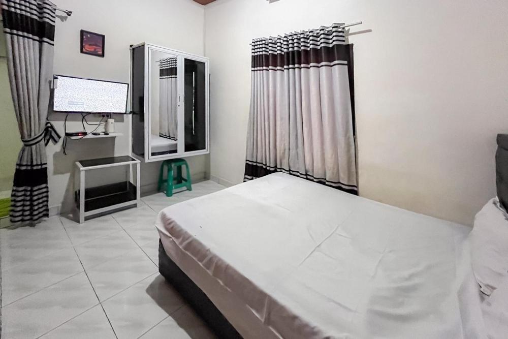 Готель Kostel 99 Pangkal Pinang Redpartner Екстер'єр фото