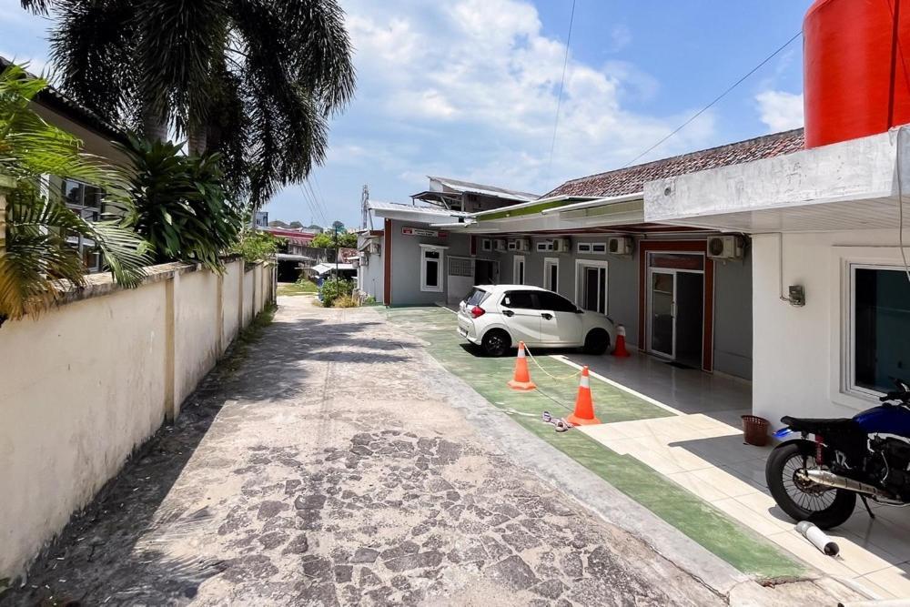 Готель Kostel 99 Pangkal Pinang Redpartner Екстер'єр фото
