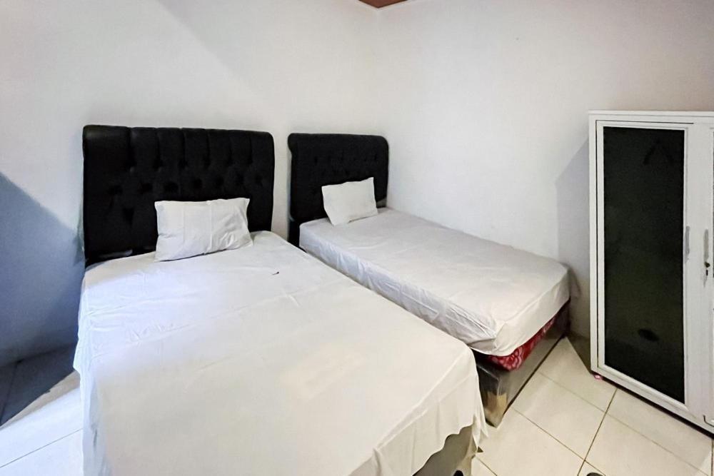 Готель Kostel 99 Pangkal Pinang Redpartner Екстер'єр фото