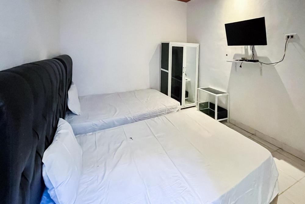 Готель Kostel 99 Pangkal Pinang Redpartner Екстер'єр фото
