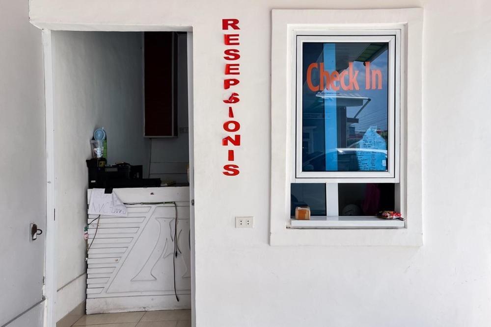 Готель Kostel 99 Pangkal Pinang Redpartner Екстер'єр фото
