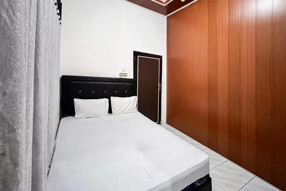 Готель Kostel 99 Pangkal Pinang Redpartner Екстер'єр фото